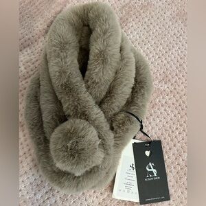 Alison Sheri faux fur scarf NWT